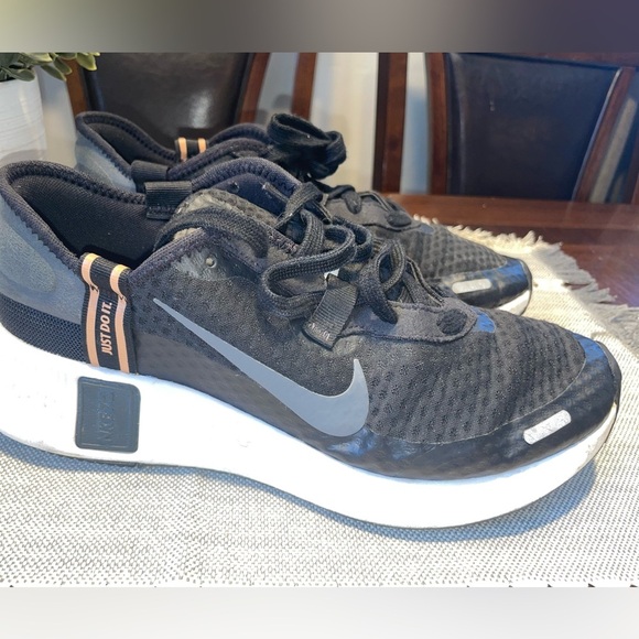 womans size 8.5 Nike Reposto Black/Iron Grey-Dk Smoke Grey - Picture 1 of 2